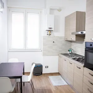sweet-house-navigli.italymilanhotels.net/
